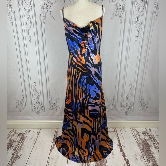 A Summer Romance Sexy Backless Tiger Maxi Dress - Picture 10 of 15
